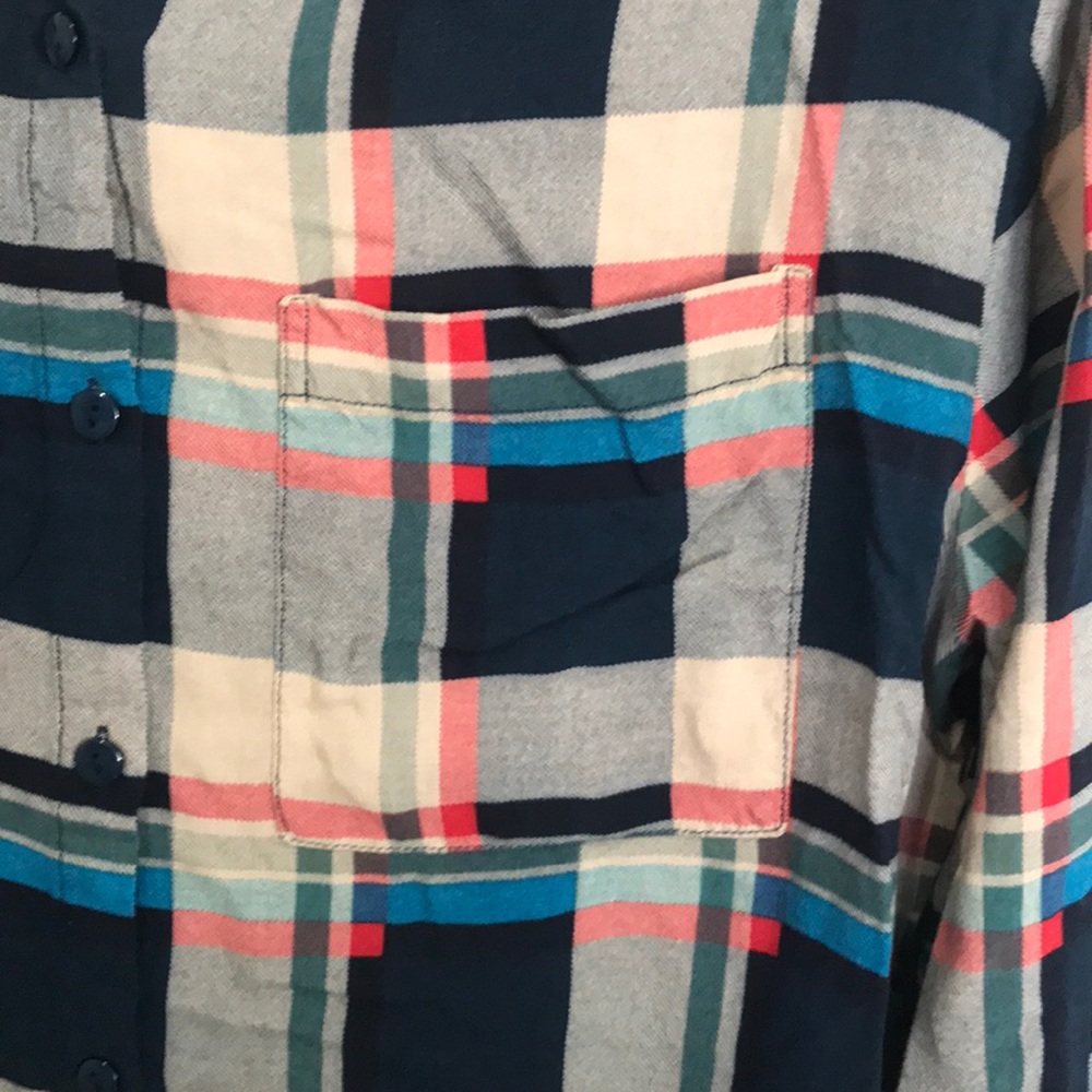 Large button down Top - Picture 4 of 4